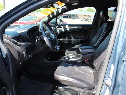 Used 2019 Lincoln MKC Reserve image 9