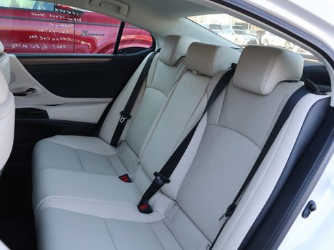 Used 2025 Lexus ES 350 w/ Premium Package image 34