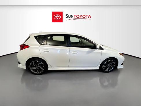 Used 2018 Toyota Corolla iM image 2
