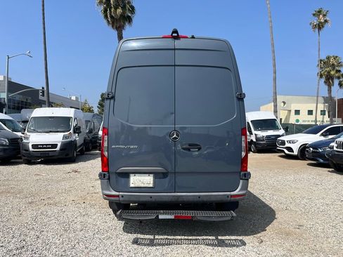 Used 2019 Mercedes-Benz Sprinter 144 image 9