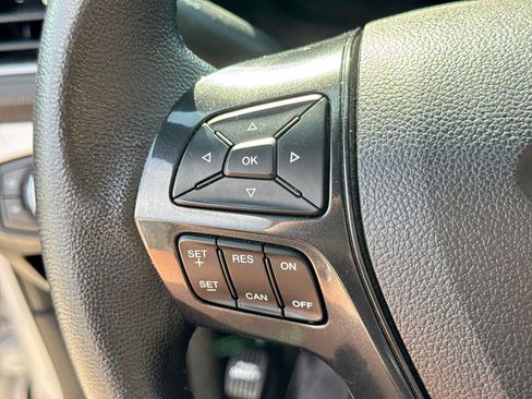 Used 2018 Ford Explorer XLT w/ XLT Technology Feature Bundle FWD image 24