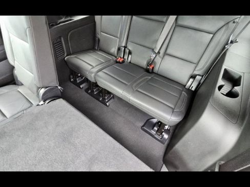 Used 2025 Chevrolet Suburban Z71 image 14