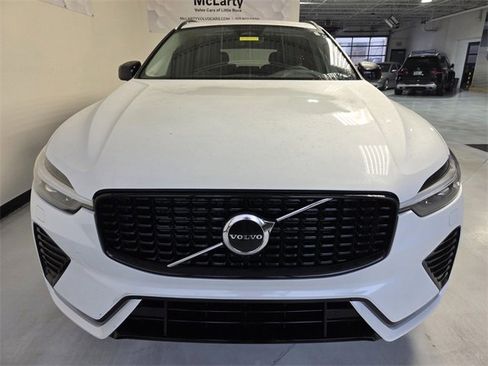 Used 2025 Volvo XC60 B5 Core image 5