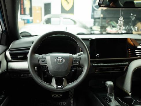 Used 2025 Toyota Camry SE image 17