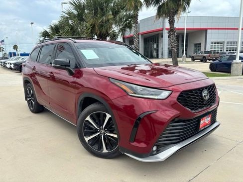 Used 2022 Toyota Highlander XSE FWD image 1