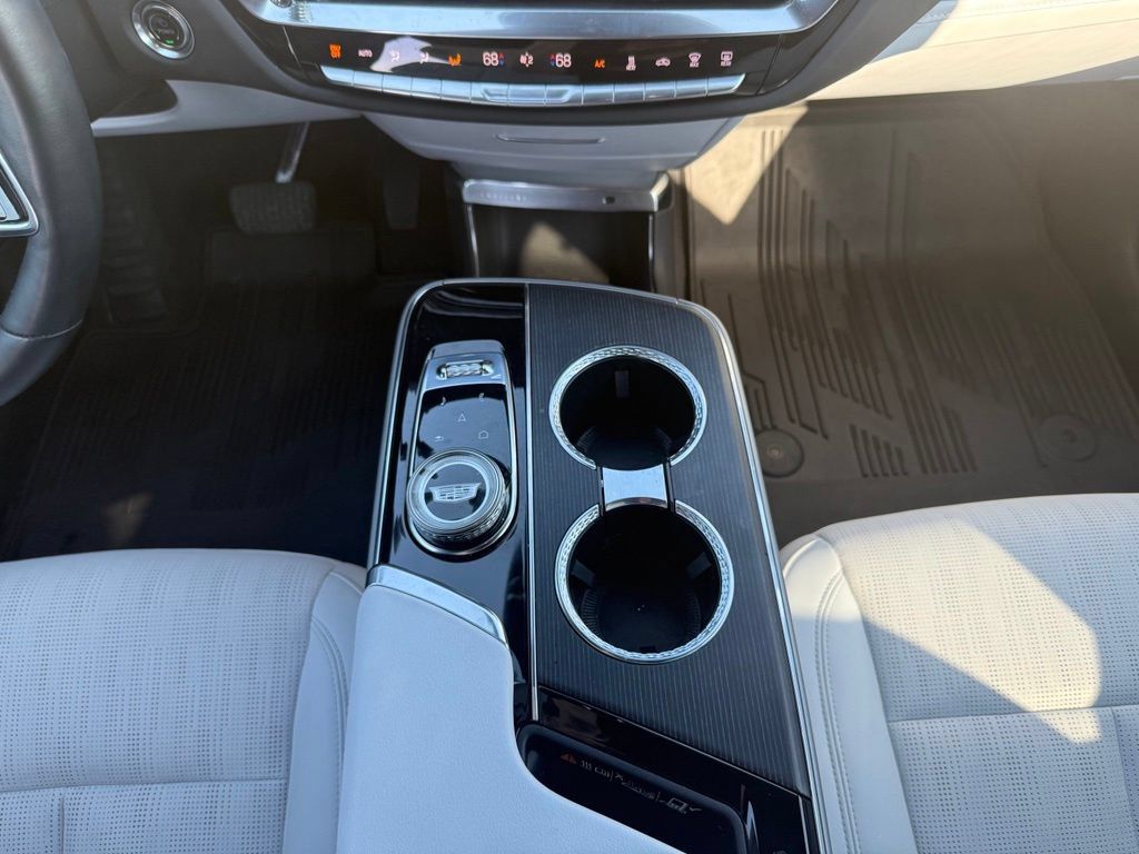 Certified 2024 Cadillac Lyriq Luxury AWD/4WD image 25
