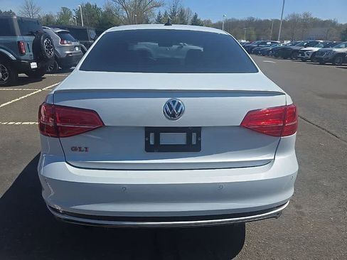 Used 2017 Volkswagen Jetta GLI FWD image 5