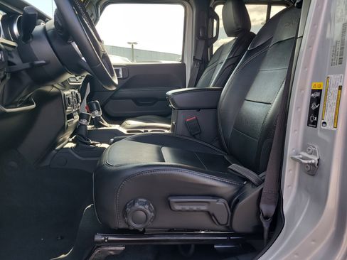 Used 2022 Jeep Wrangler Unlimited Sahara w/ Cold Weather Group image 16