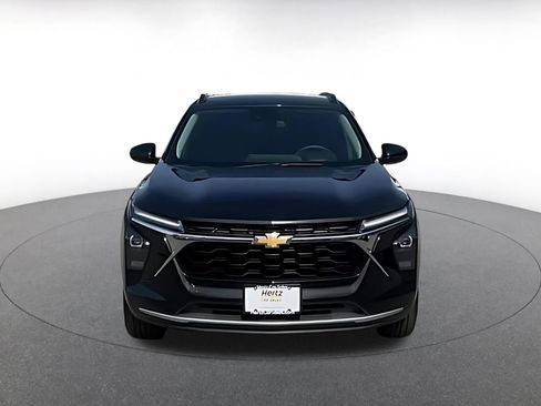 Used 2025 Chevrolet Trax LT image 3