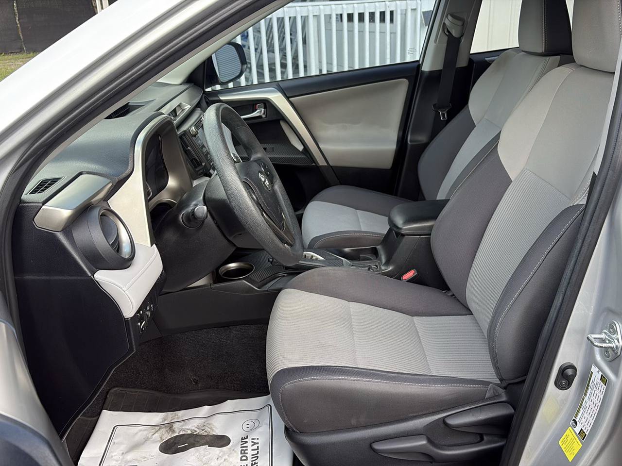 Used 2015 Toyota RAV4 XLE FWD image 9