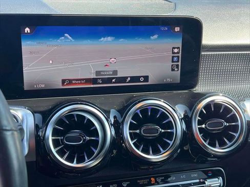 Used 2022 Mercedes-Benz GLB 250 4MATIC image 32