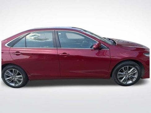 Used 2017 Toyota Camry SE image 6