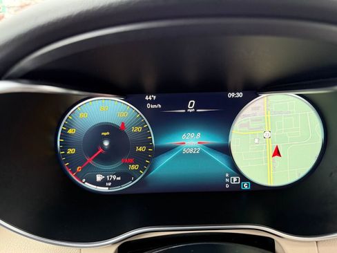 Used 2021 Mercedes-Benz GLC 300 4MATIC image 13