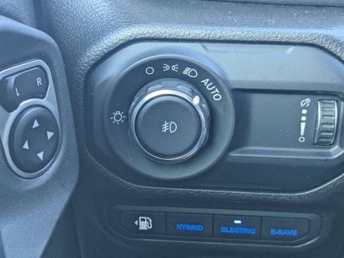 Used 2023 Jeep Wrangler Unlimited Sahara AWD/4WD image 23