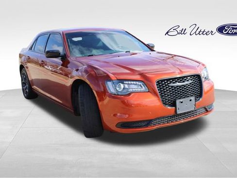 Used 2021 Chrysler 300 Touring w/ Sport Appearance Package image 3