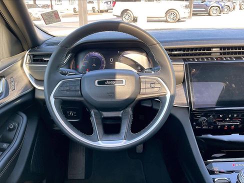 Used 2024 Jeep Grand Cherokee L Limited w/ Luxury Tech Group II image 6