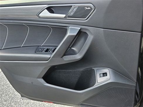 Used 2022 Volkswagen Tiguan SEL R-Line image 30
