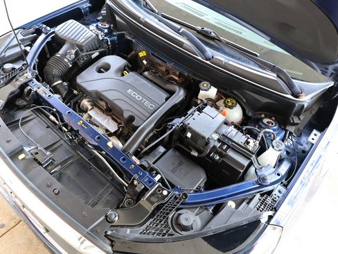 Used 2022 GMC Terrain SLE w/ Driver Convenience Package image 29