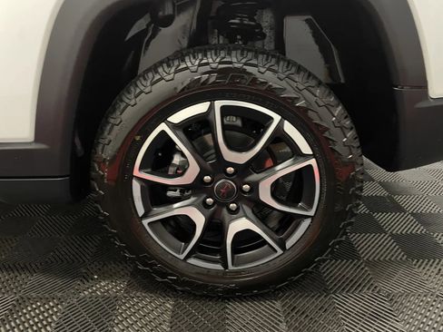 Used 2025 Jeep Compass Trailhawk AWD/4WD image 13