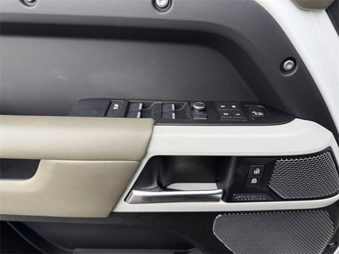 Used 2020 Land Rover Defender 110 HSE image 27