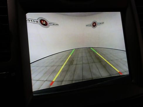 Used 2023 Chrysler 300 C RWD image 7