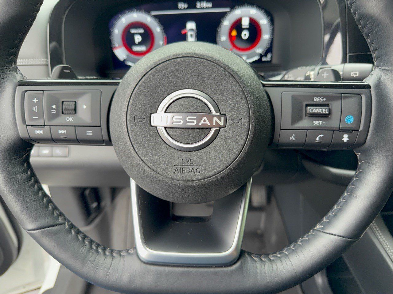 Used 2024 Nissan Pathfinder Platinum FWD image 10