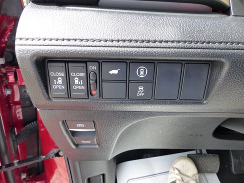 Used 2023 Honda Odyssey Sport image 25