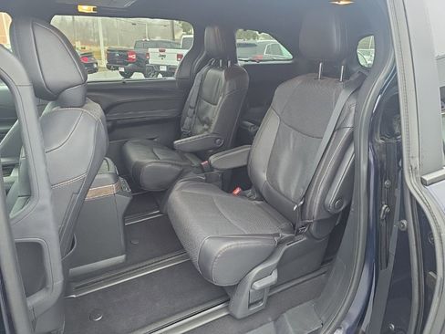 Used 2025 Toyota Sienna Limited image 10
