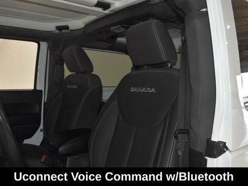 Used 2018 Jeep Wrangler Sahara w/ Connectivity Group AWD/4WD image 26