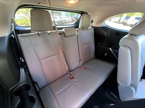 Used 2023 Toyota Highlander XLE image 18