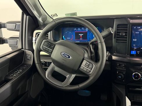 Used 2025 Ford F250 Lariat image 31