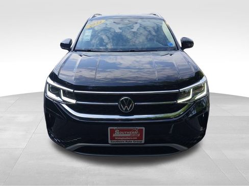 Used 2022 Volkswagen Taos SEL w/ Panoramic Sunroof Package AWD/4WD image 10