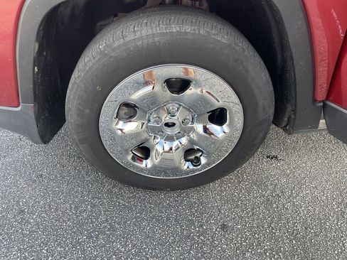 Used 2017 Jeep Cherokee Sport image 18