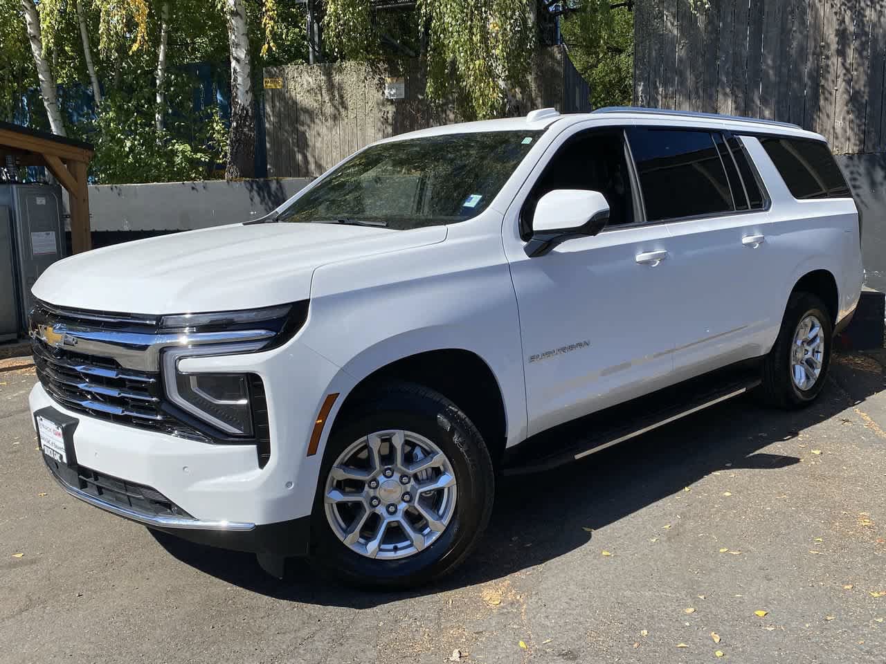 Used 2026 Chevrolet Suburban LT w/ Comfort Package AWD/4WD image 1