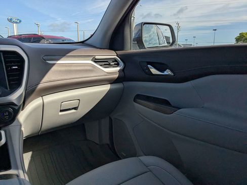 Used 2023 GMC Acadia SLT w/ Preferred Package FWD image 15