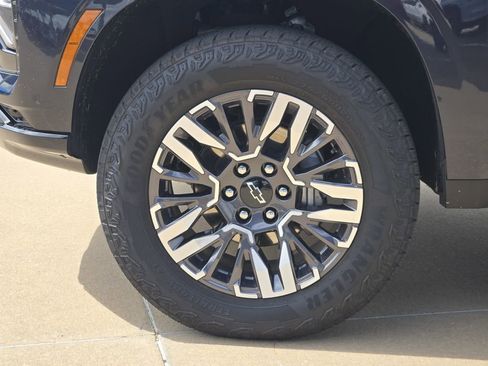 Used 2025 Chevrolet Tahoe Z71 AWD/4WD image 28
