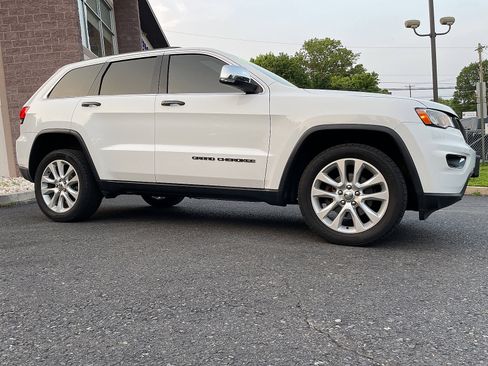 Used 2017 Jeep Grand Cherokee Limited image 14