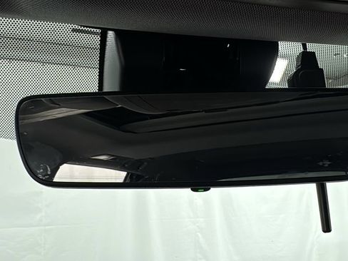 Used 2018 Toyota Highlander XLE image 32