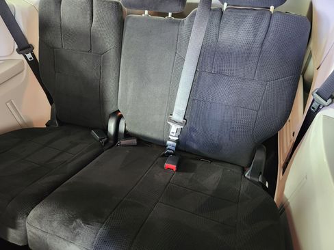 Used 2012 Dodge Grand Caravan SXT FWD image 15