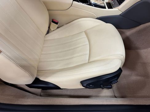 Used 2011 Maserati GranTurismo Convertible RWD image 35
