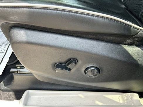 Used 2023 Chrysler Pacifica Limited FWD image 12