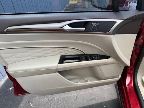 Used 2017 Ford Fusion Platinum FWD image 5