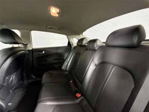 Used 2018 Kia Optima S image 27