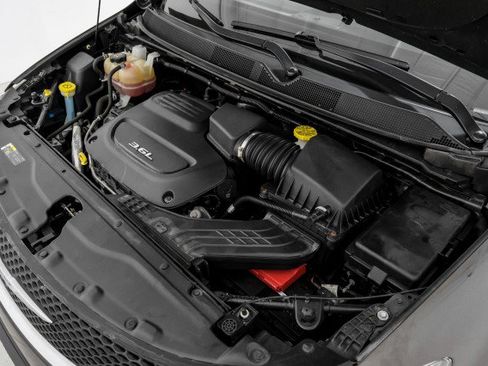Used 2019 Chrysler Pacifica Touring-L FWD image 46