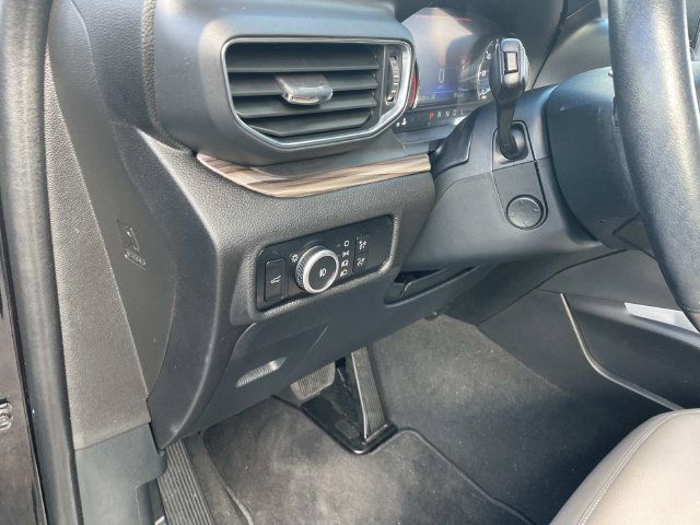 Used 2023 Ford Explorer Limited w/ Limited Technology Package AWD/4WD image 29