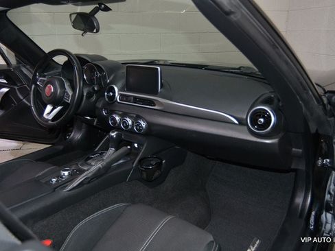 Used 2018 FIAT 124 Spider Classica w/ Technology & Siriusxm Group RWD image 19