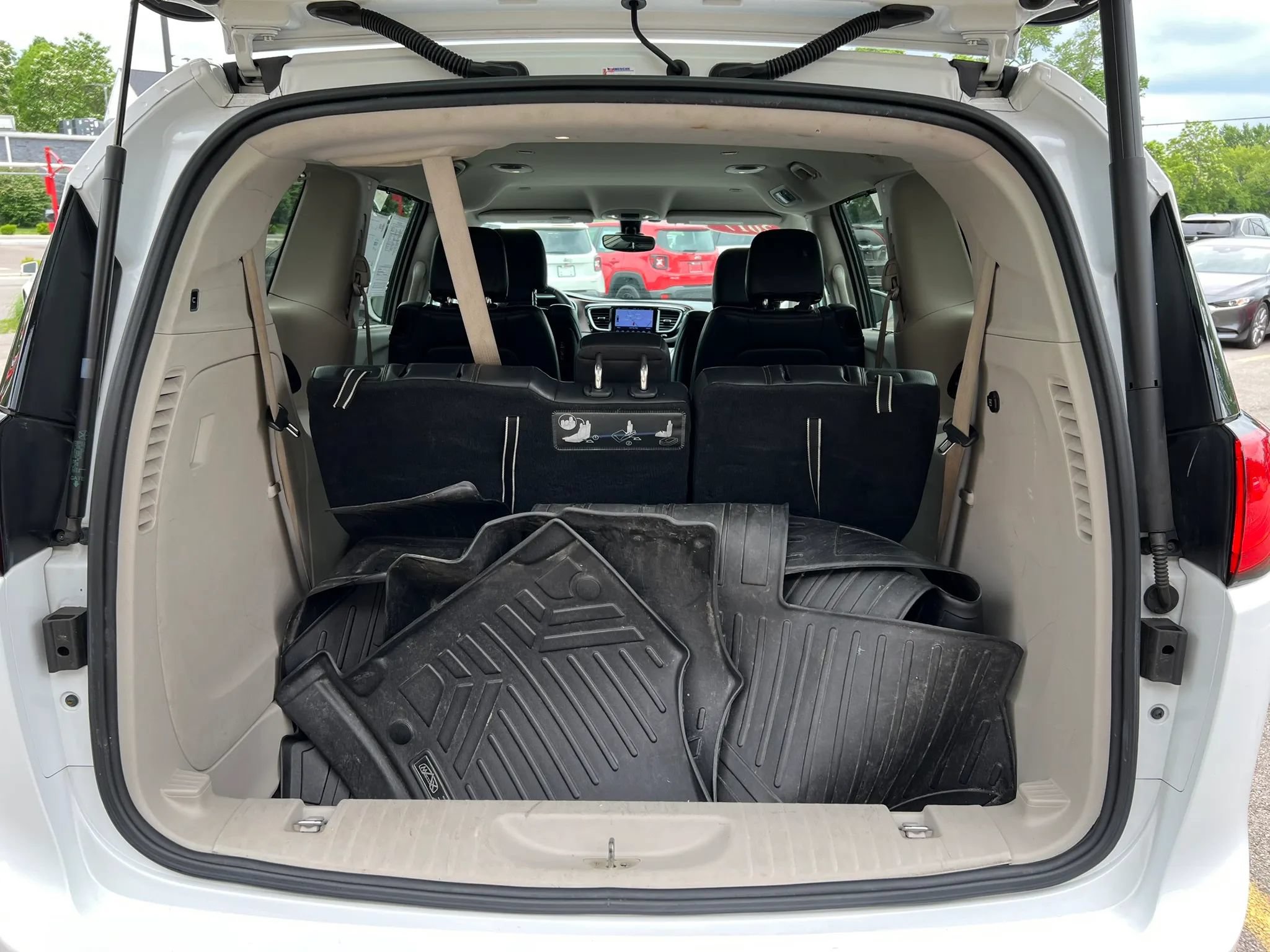 Used 2017 Chrysler Pacifica Touring-L Plus FWD image 26