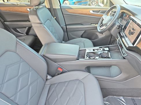 Used 2024 Volkswagen Atlas SE AWD/4WD image 10