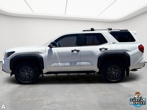 Used 2025 Toyota 4Runner SR5 AWD/4WD image 3