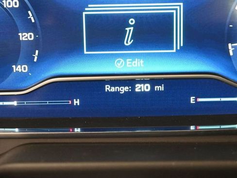 Used 2022 Chevrolet Suburban Z71 image 32